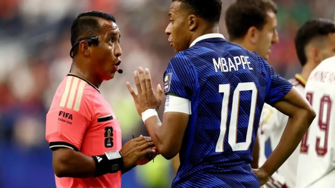 Giám đốc trọng tài FIFA Colina lên tiếng về ‘vua áo đen’ gây tranh cãi trận Pháp thua Tây Ban Nha