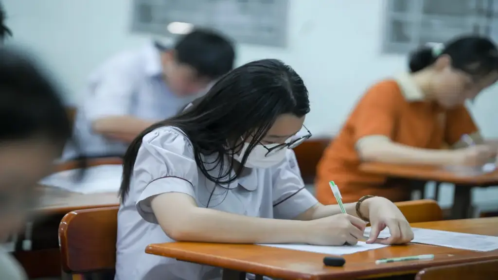 Giám thị bị tố "làm hộ bài" thí sinh ở Bắc Ninh: Sở GD&ĐT thông tin ban đầu