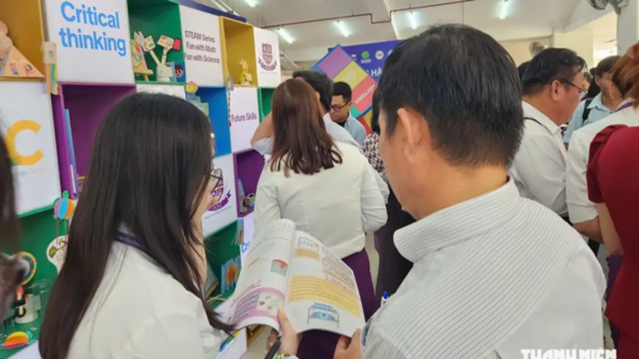 Giáo dục tăng cường là chính khóa hay dịch vụ?
