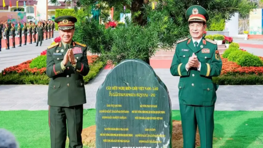 Giao lưu quốc phòng biên giới Việt Nam - Lào lan tỏa tình đoàn kết đặc biệt