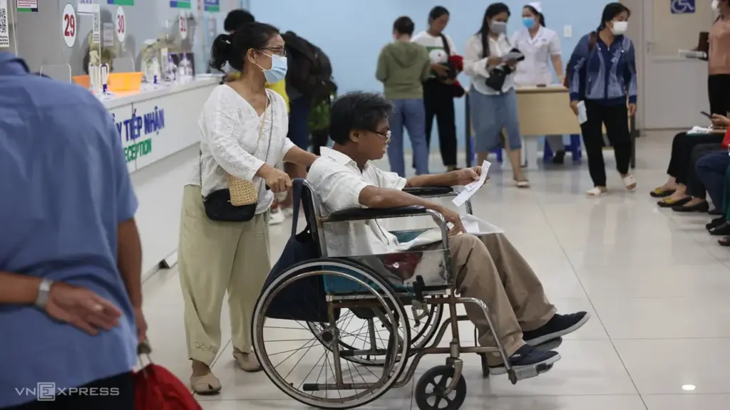 Gỡ 'nút thắt' BHYT để người yếu thế không phải đến bệnh viện