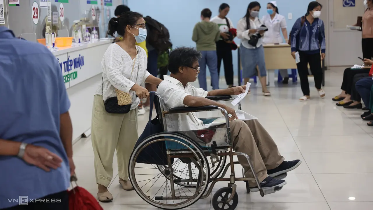 Gỡ 'nút thắt' BHYT để người yếu thế không phải đến bệnh viện
