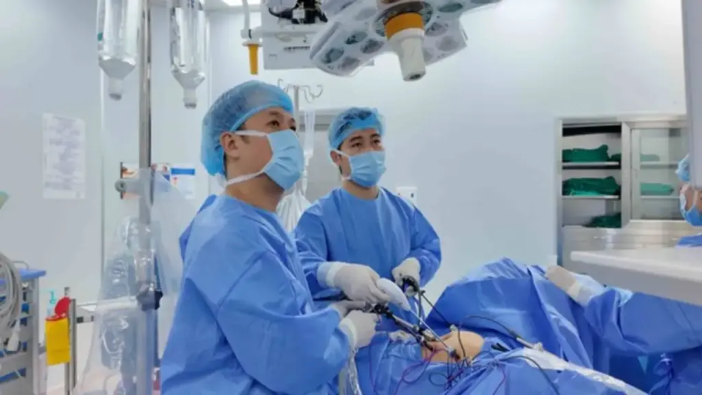 Gỡ “nút thắt” hai bệnh lý dai dẳng cho người phụ nữ bị sa đa tạng chậu phức tạp
