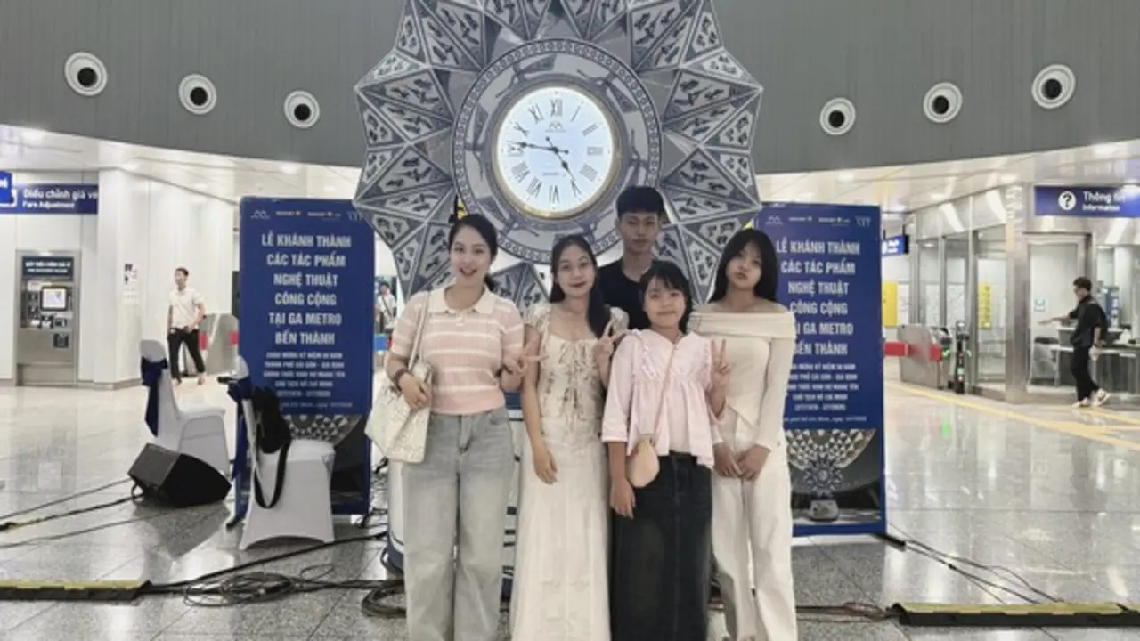 Góc check-in mới toanh tại ga metro Bến Thành thu hút người trẻ
