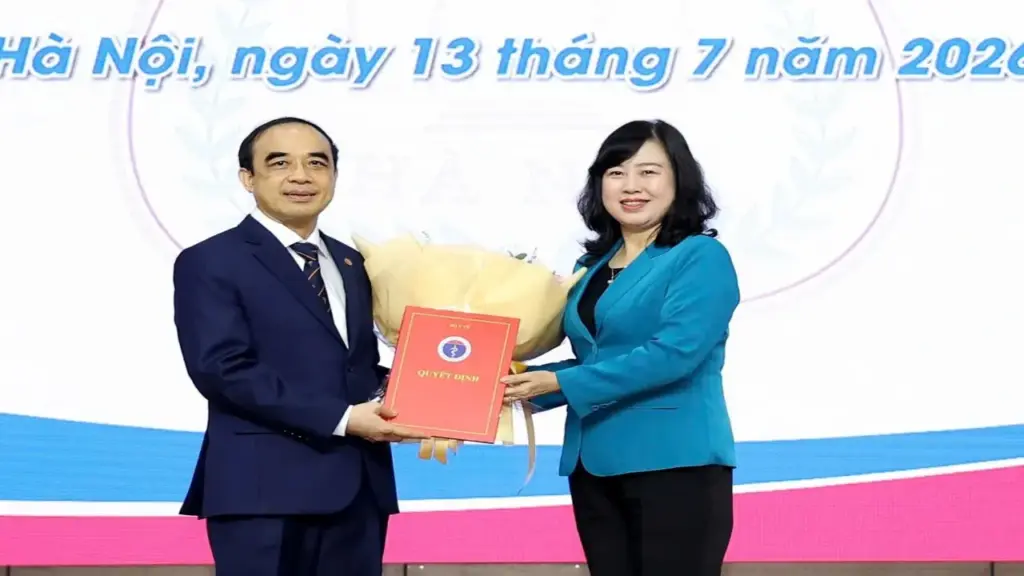 GS.TS Nguyễn Hữu Tú tiếp tục giữ chức Hiệu trưởng Trường Đại học Y Hà Nội