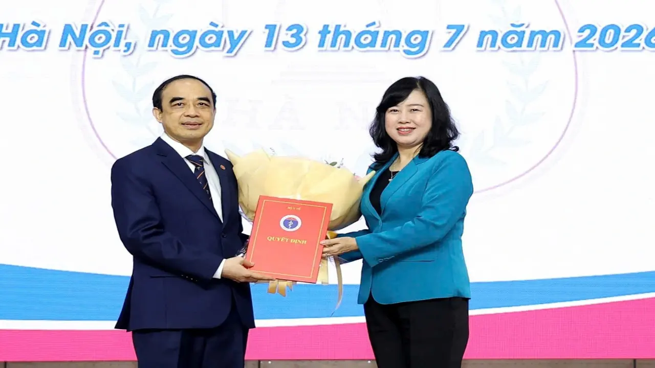 GS.TS Nguyễn Hữu Tú tiếp tục giữ chức Hiệu trưởng Trường Đại học Y Hà Nội