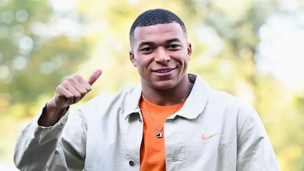 Gu mặc đậm chất Pháp của Mbappé