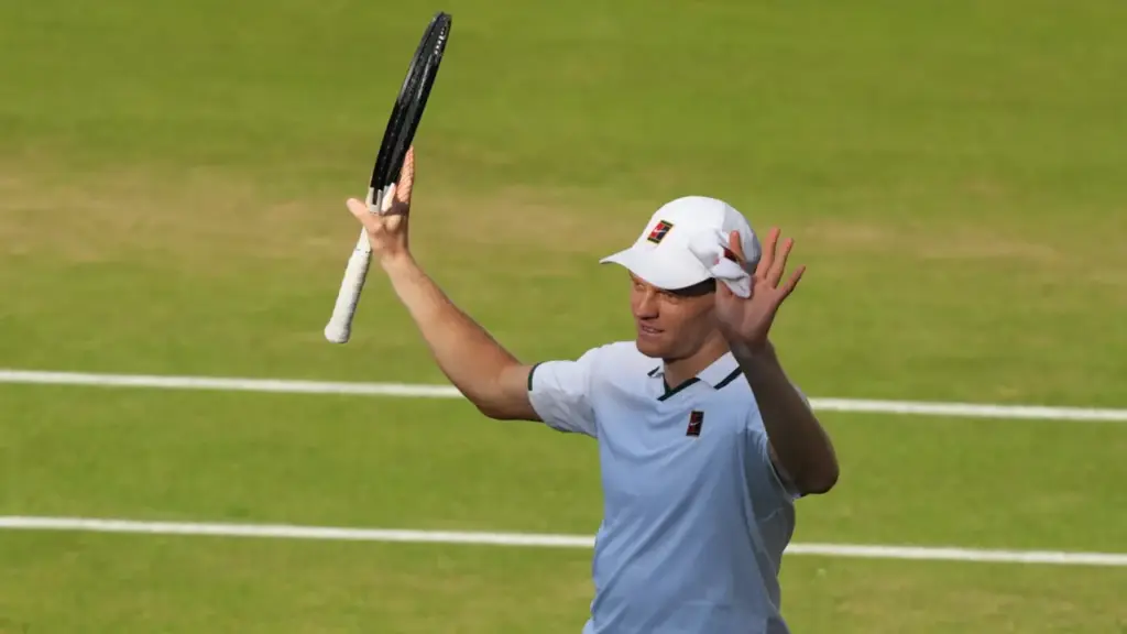 Hạ Djokovic, Sinner vào chung kết Wimbledon 2 mùa liên tiếp