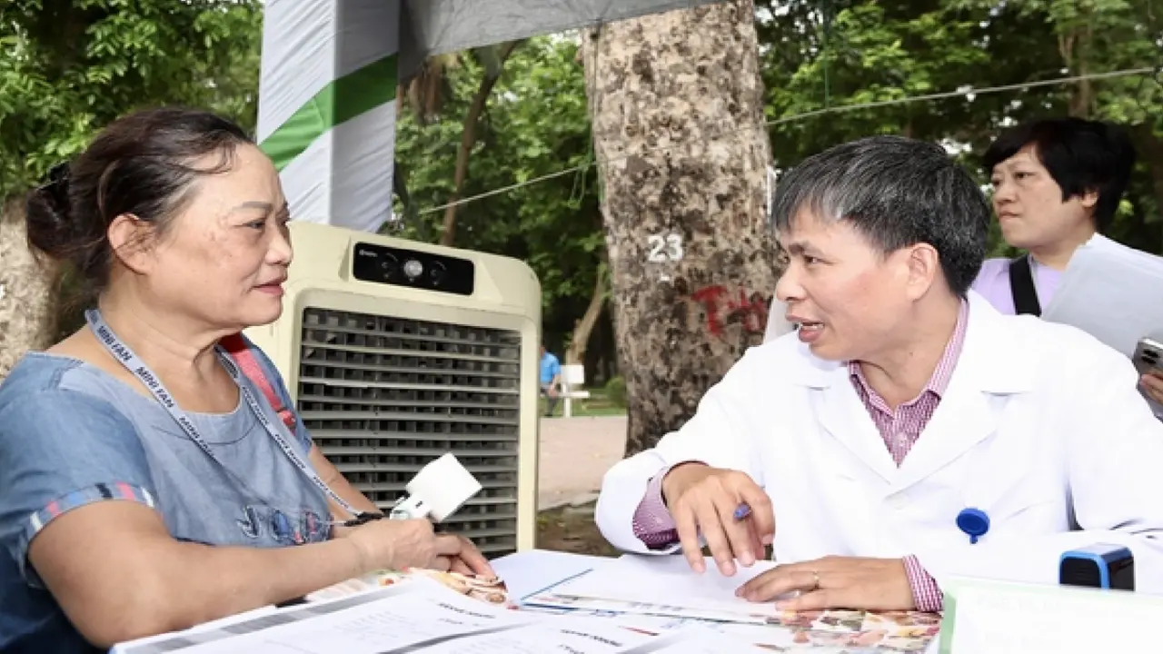 Hà Nội khám sức khỏe miễn phí cho 9,2 triệu dân, cấp thẻ BHYT cho người trên 60 tuổi từ 1-7