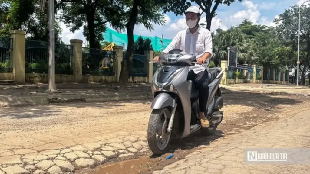 Hà Nội: Mặt đường Tân Mỹ hư hỏng sau khi thi công hồ điều hòa Phú Đô