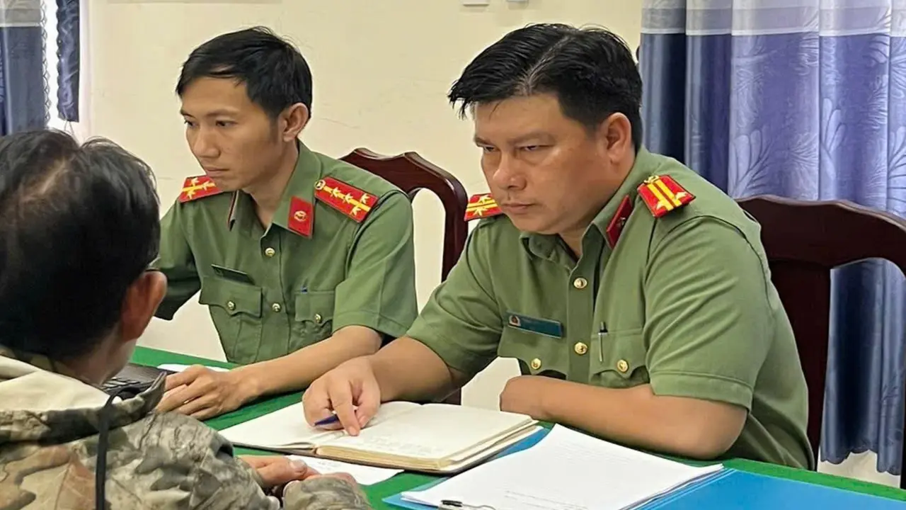 Hai người đàn ông bị công an mời làm việc do tương tác với trang 'Thời báo', Lê Trung Khoa