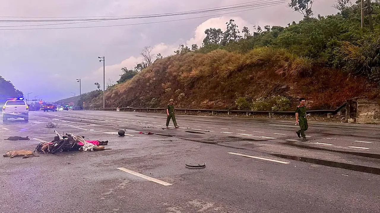 Hai người nghi trộm chó tử vong sau va chạm với ôtô khách