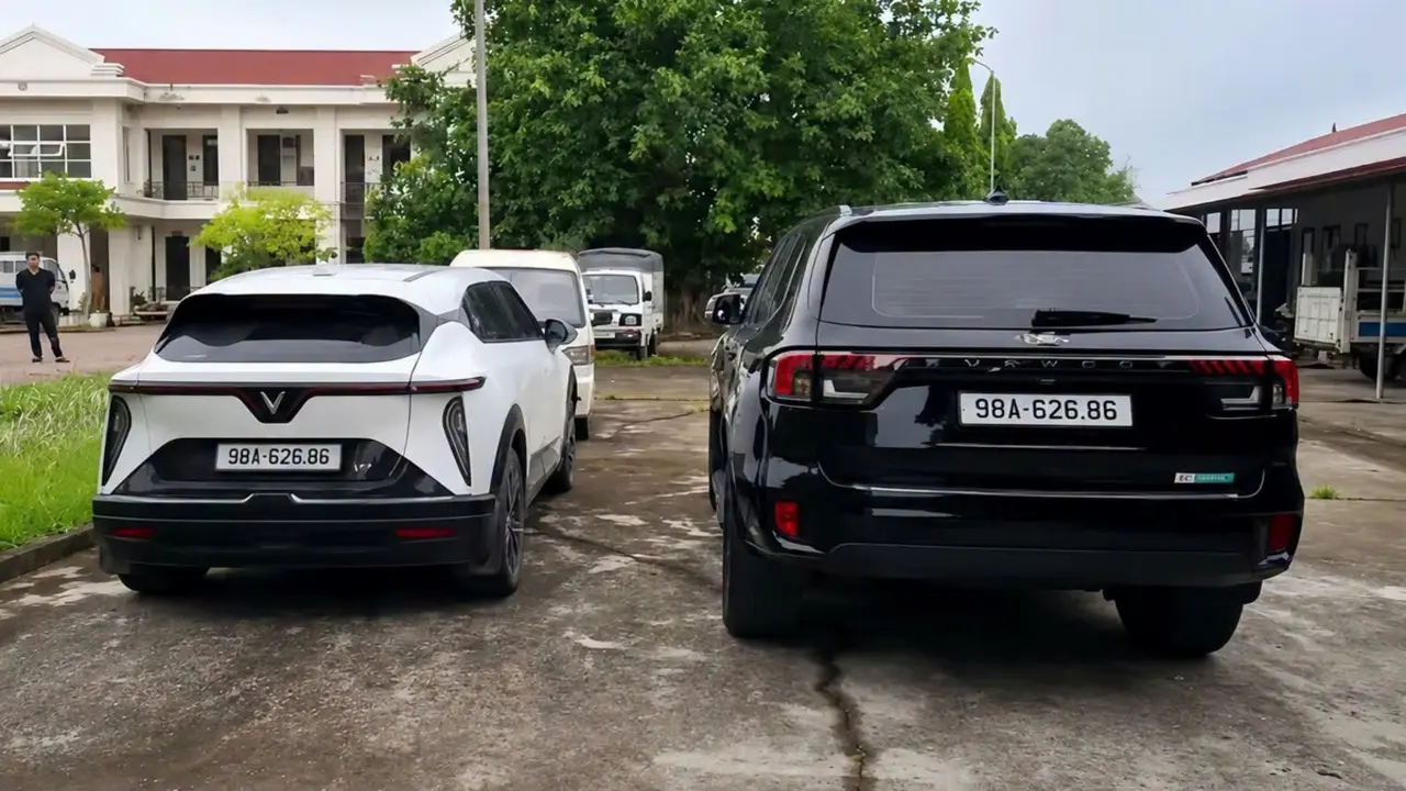 Hai xe trùng biển số trên quốc lộ 17