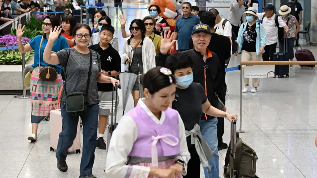 Hàn Quốc miễn phí visa cho khách đoàn Việt Nam thêm 6 tháng