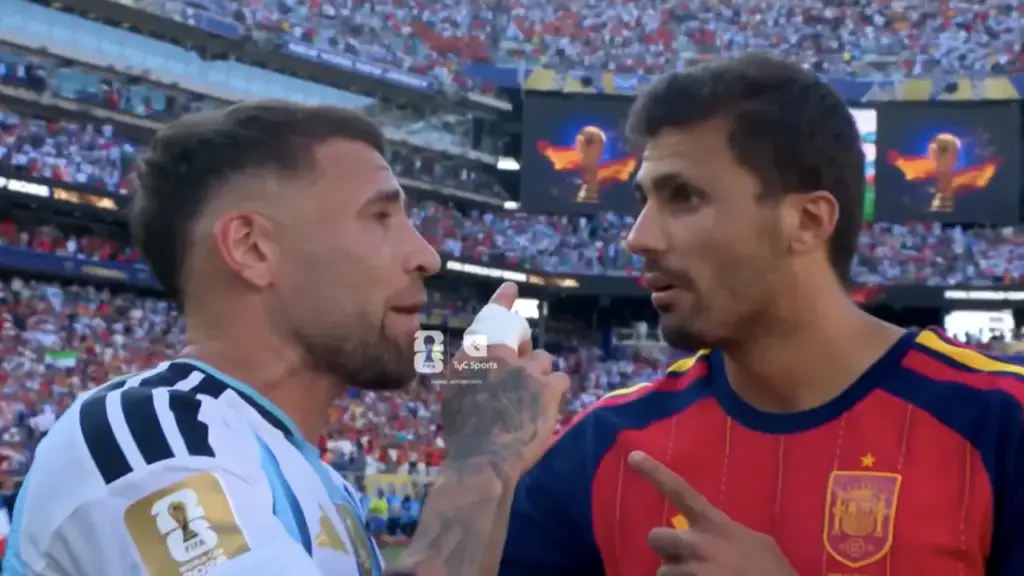 Hậu vệ Argentina mỉa mai Rodri 'khóc lóc cả tuần'