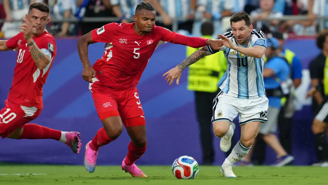Hậu vệ Thụy Sĩ tố trọng tài thiên vị Argentina
