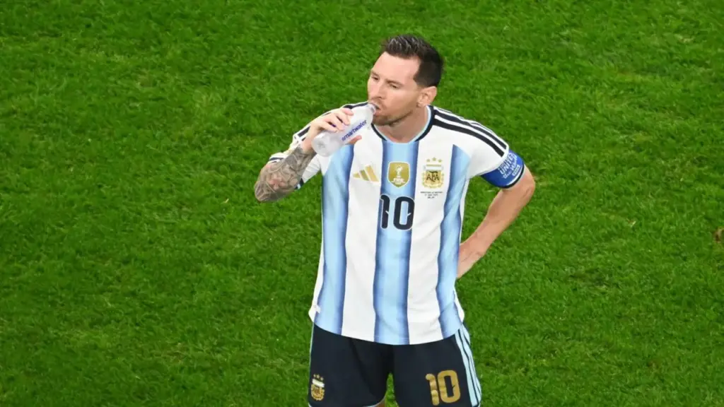 Hé lộ số tiền 'khủng' thu về từ giờ nghỉ uống nước tại World Cup 2026