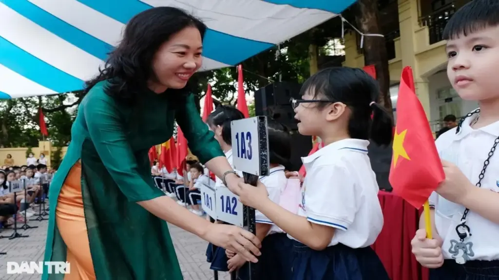Hiệu trưởng sau sắp xếp trường phải còn 36 tháng công tác, đủ 6 tiêu chí