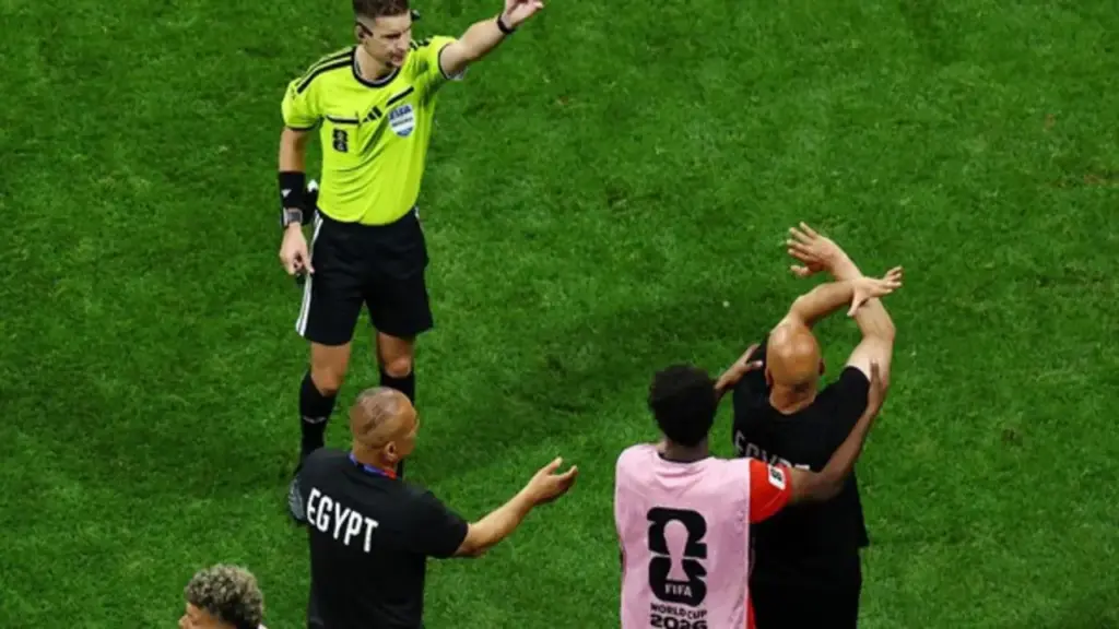 HLV Ai Cập bất ngờ nhắc tên Messi, lần đầu giải thích hành động khó hiểu trận thua Argentina