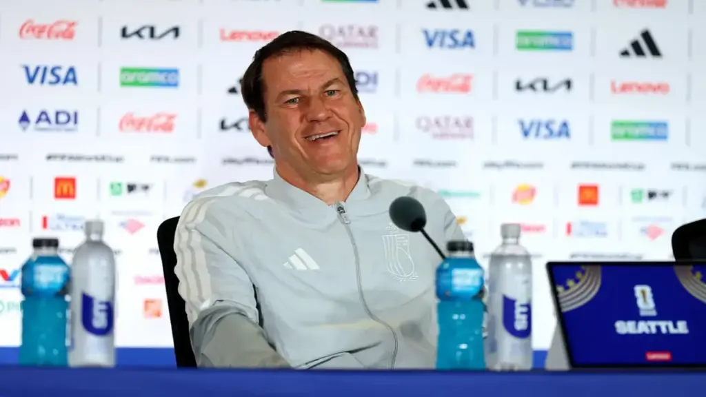 HLV Bỉ ví quyết định của FIFA như trò đùa Cá tháng Tư