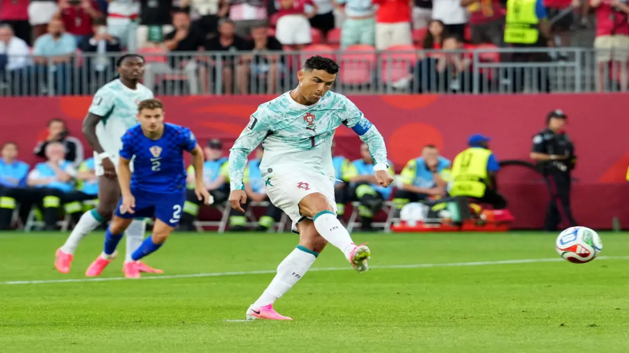 HLV Bồ Đào Nha: 'Không ai đủ bản lĩnh đá 11m như Ronaldo'