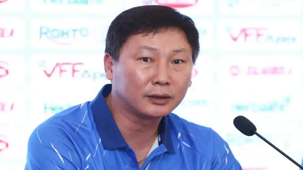 HLV Kim Sang Sik lên tiếng về 'phản ứng khó chịu' giữa Đình Bắc và Xuân Son