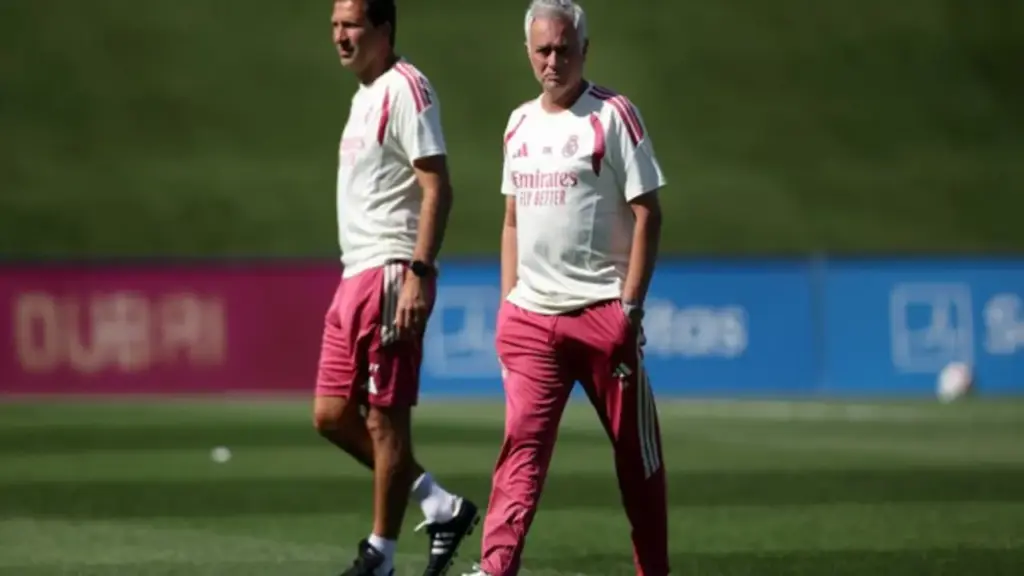 HLV Mourinho và Real Madrid khiến hai nhà báo đưa tin chuyển nhượng khẩu chiến dữ dội