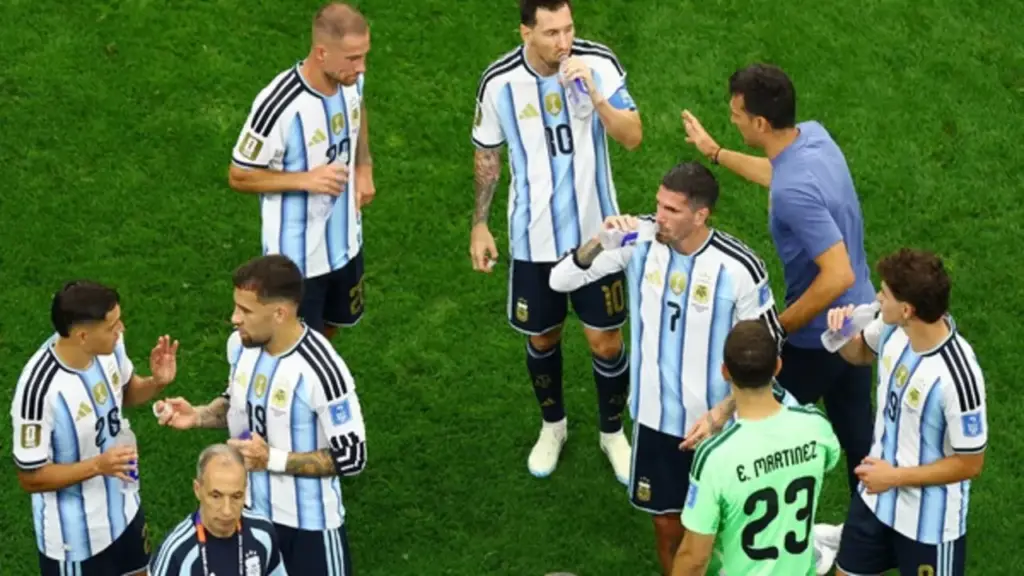 HLV Scaloni đón tin vui đặc biệt trước trận quyết đấu Cabo Verde, vẫn cùng Messi dự World Cup 2030?