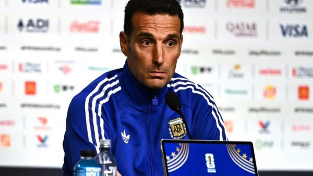 HLV Scaloni nói cực hay về người thầy Fuente, tiết lộ tương lai Messi sau chung kết World Cup