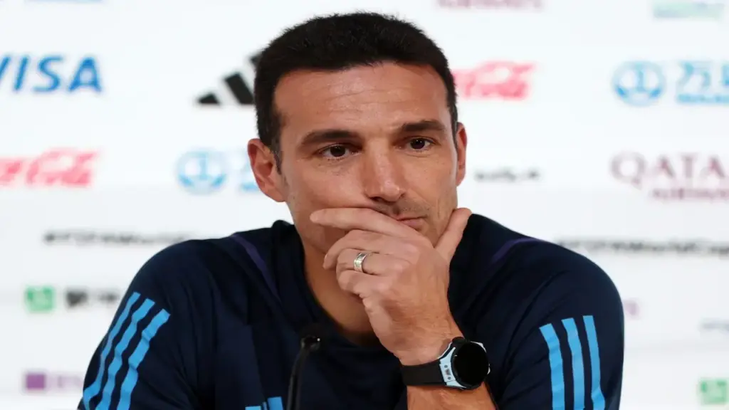 HLV Scaloni ra thông báo 'đau lòng' cho người Argentina