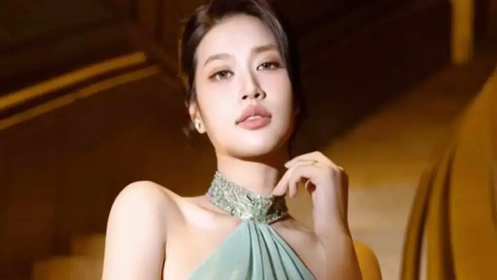 Hoa hậu Đoàn Thiên Ân đánh dấu cột mốc đáng nhớ ở tuổi 26 khi "mua nhà tặng ba"