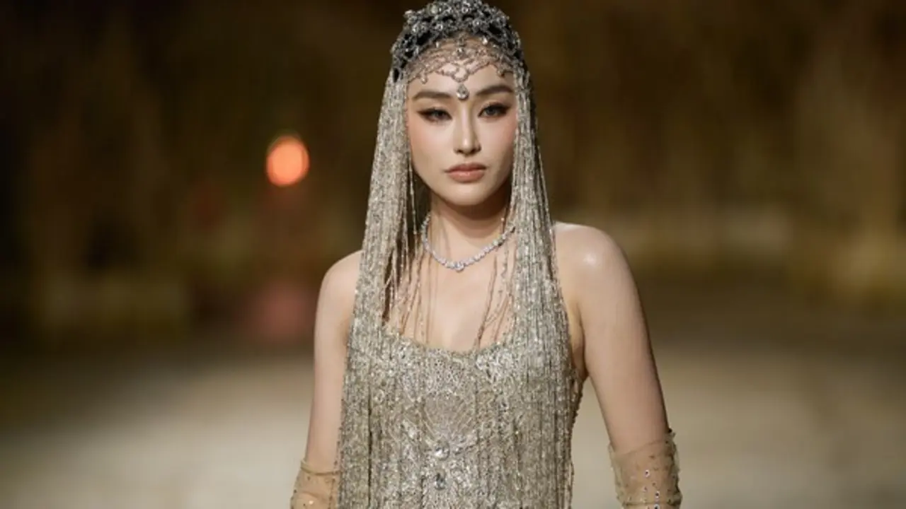 Hoa hậu &Yacute; Nhi khoe vẻ quyến rũ ở tuổi 22