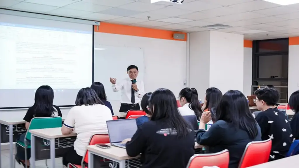 Học thạc sĩ tại UEF: Nâng tầm tri thức, mở rộng kết nối