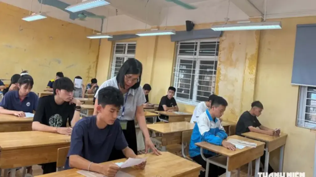 Hơn 11.000 quản lý sẽ làm giáo viên đứng lớp sau sắp xếp trường học