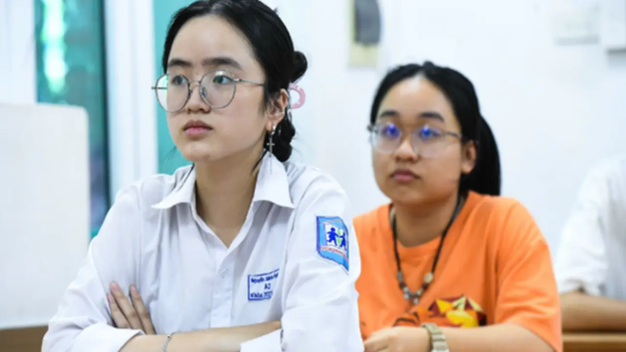 Hơn 130 hồ sơ thí sinh có IELTS bị loại vì không có điểm Ngoại ngữ, Đại học Hà Nội nói gì?