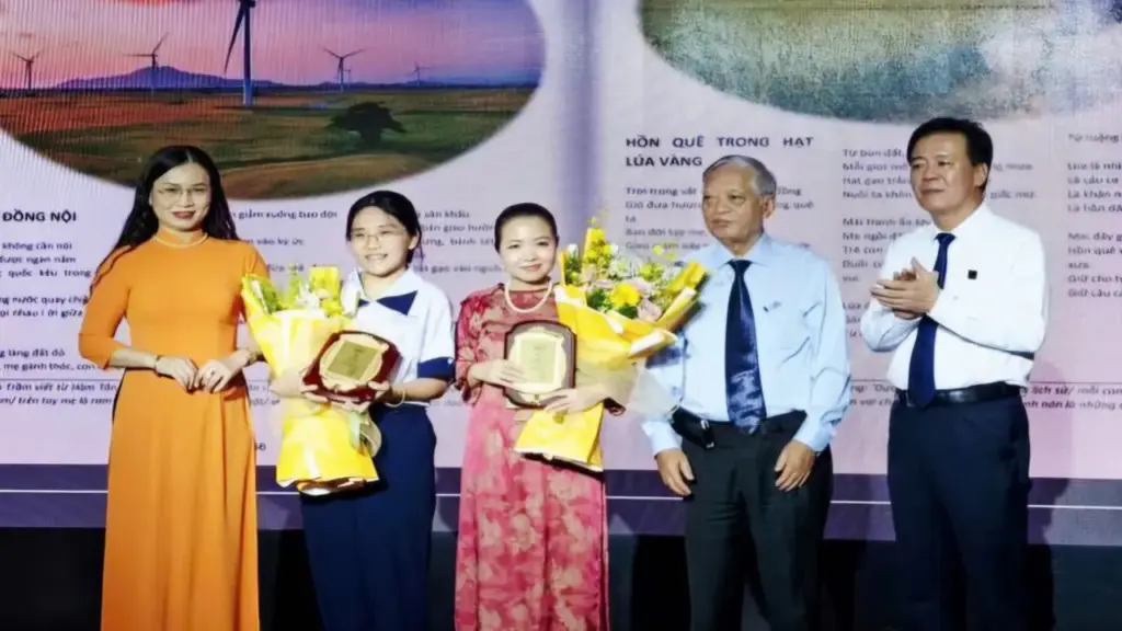 Hơn 1.300 tác phẩm dự thi sáng tác về hạt gạo Việt