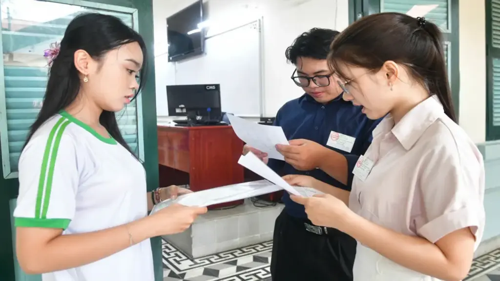 Hơn một thập niên chưa hết tranh cãi về kỳ thi tốt nghiệp THPT