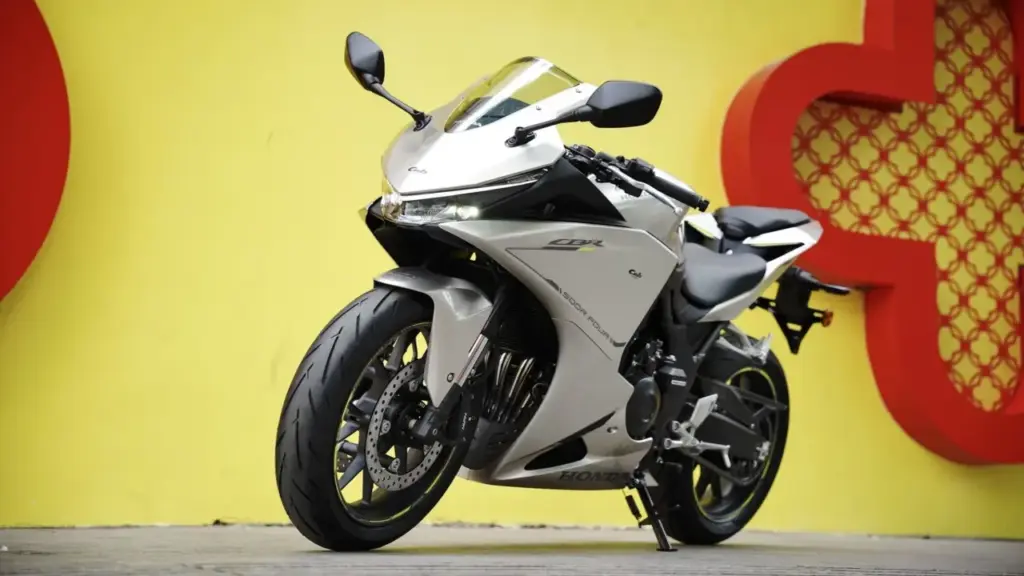 Honda CBR500R Four - sportbike 4 xi-lanh giá 295 triệu đồng
