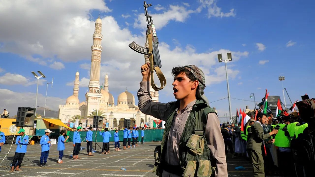 Houthi 'xua đuổi tiêm kích Arab Saudi', dọa tấn công sân bay đối phương