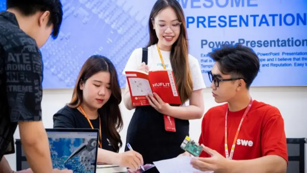 HUFLIT ra mắt công cụ AI giúp thí sinh khám phá thế mạnh bản thân