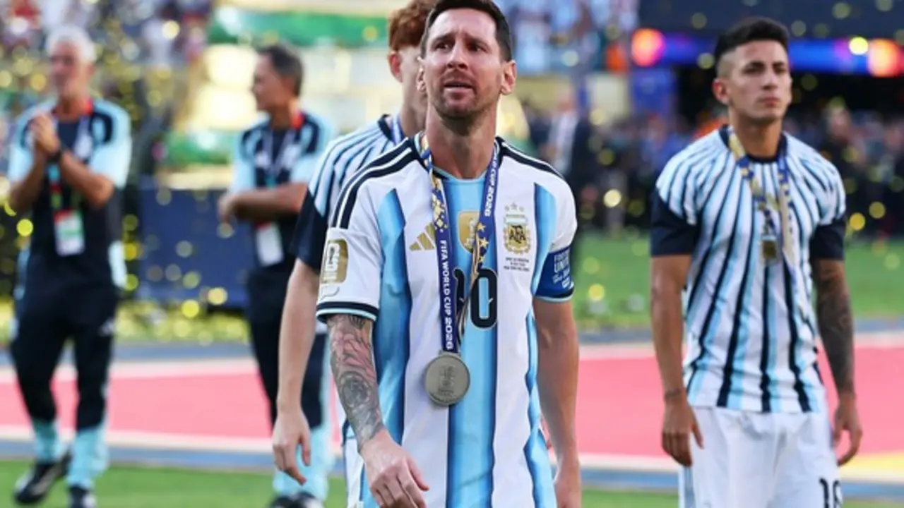 Ibrahimovic: 'Tây Ban Nha đã hút cạn linh hồn đối thủ, tôi biết Messi rất buồn’