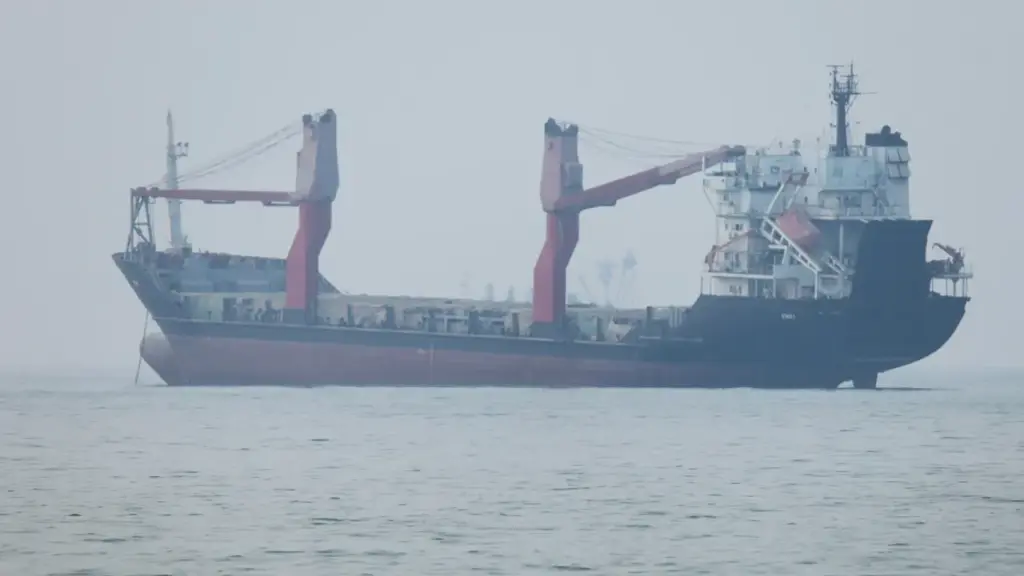 Iran 'bắn cảnh cáo' hai tàu ở Hormuz
