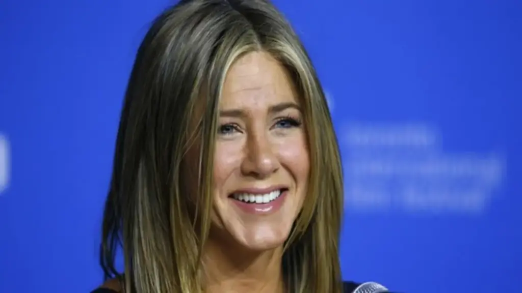 Jennifer Aniston và nhiều ngôi sao Hollywood vi phạm quy định bầu cử Mỹ?