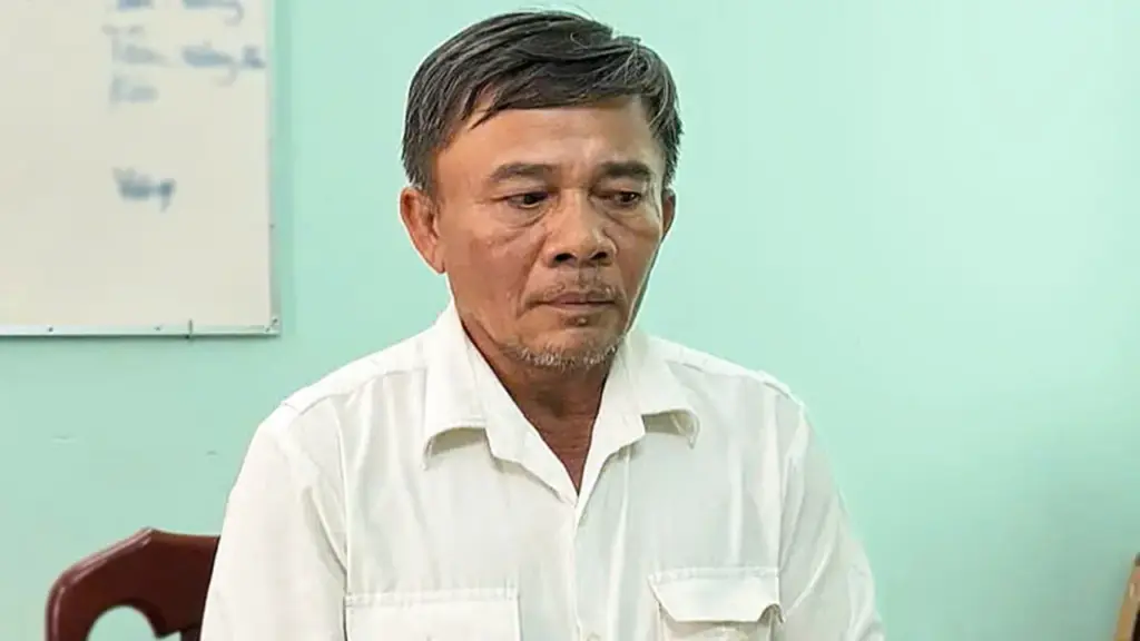 Khách mua xâm hại tình dục bé gái bán vé số