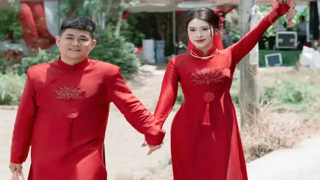 Khách Tây đi nhầm đường ở Gia Lai, cái kết khiến cả đám cưới vỡ òa
