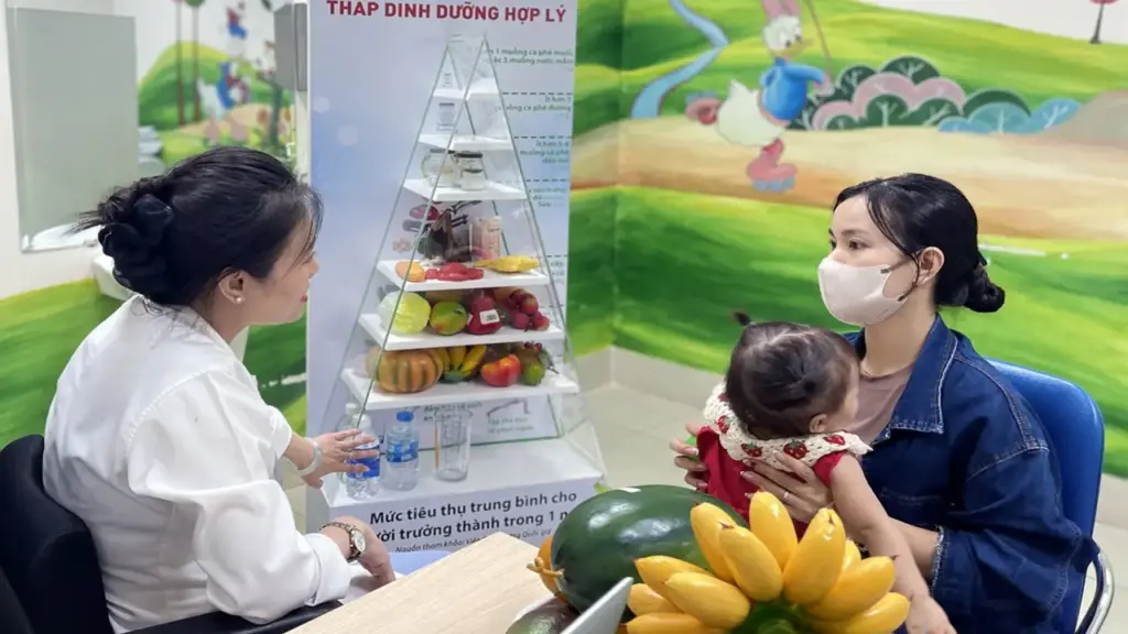 Khám sức khỏe định kỳ cho trẻ dưới 6 tuổi mỗi năm một lần: Trẻ sẽ được khám những gì?