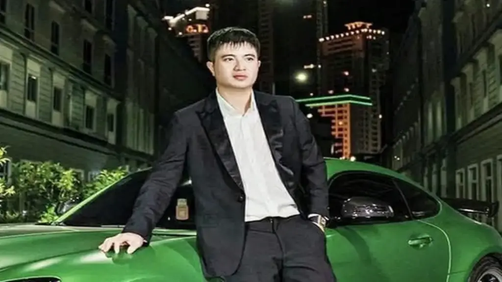 Khi con bị bắt, cha mẹ Mr Pips rút hàng trăm tỉ đồng mua 314 lượng vàng bỏ vào vali mang đi gửi