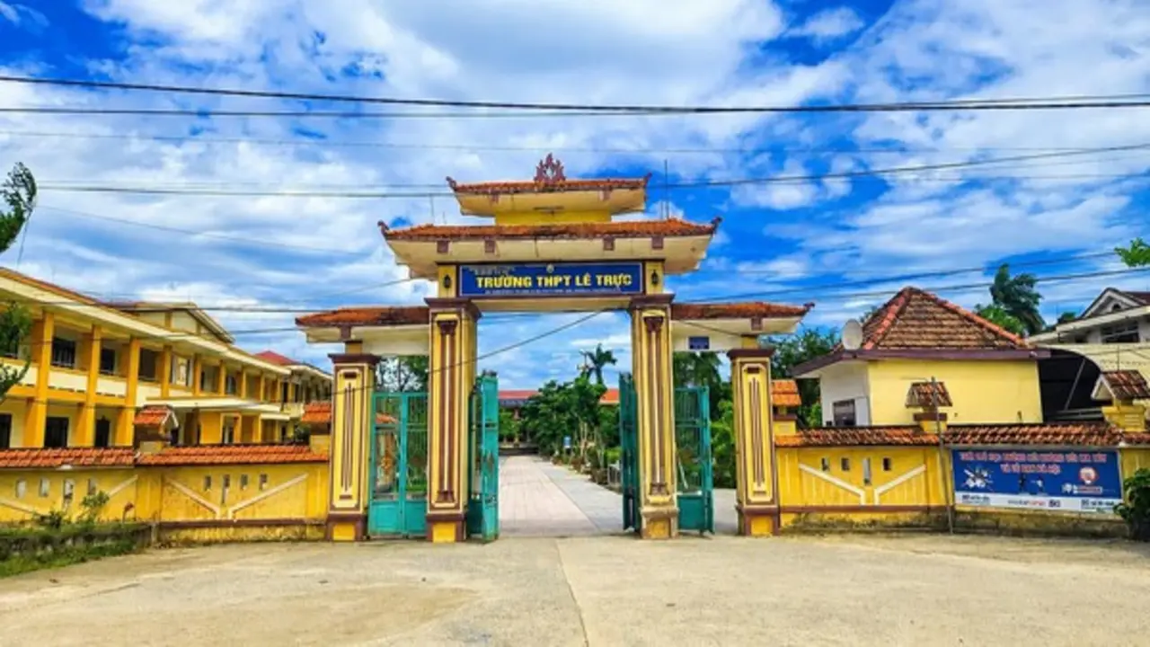 Khởi tố 2 giáo viên trường Trung học phổ thông Lê Trực