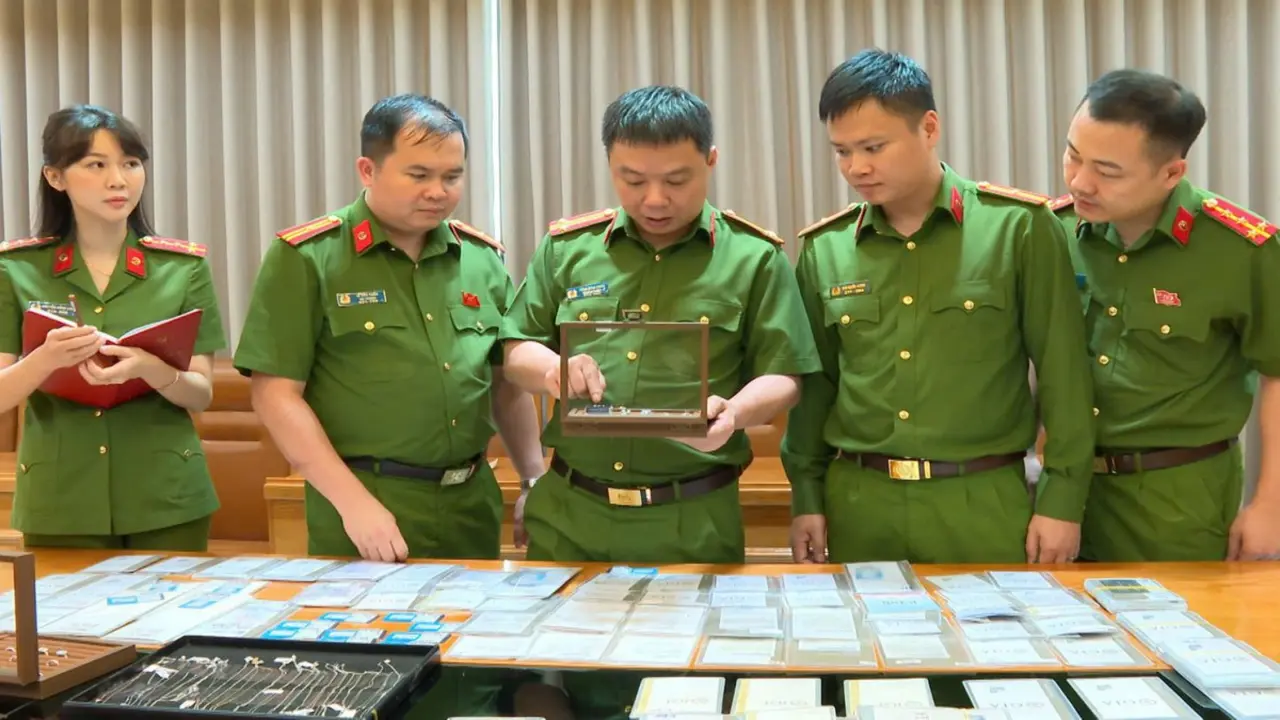Khởi tố 22 bị can đường dây buôn lậu xuyên quốc gia, thu giữ 1.100 viên kim cương