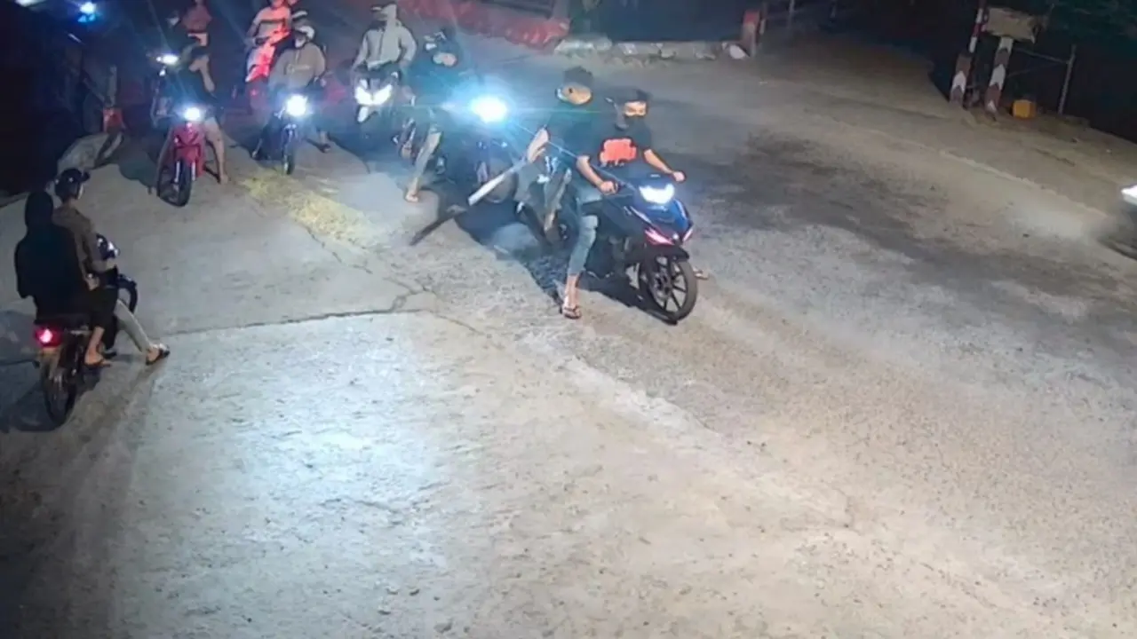 Khởi tố 28 người mang hung khí đại náo khu dân cư
